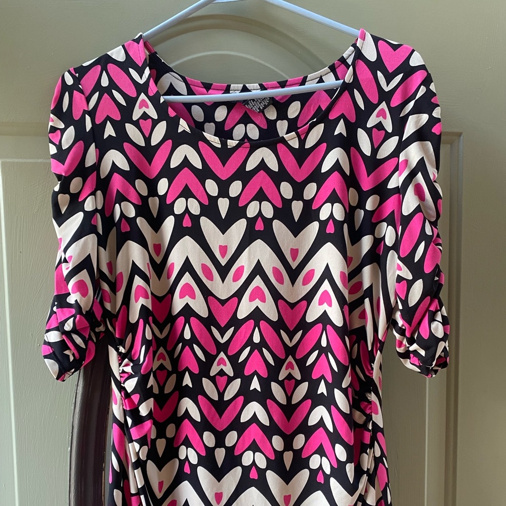 Super cute shirt! Heart design with adorable ruched sleeves